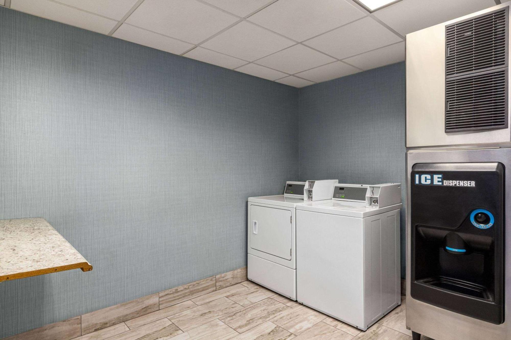 Wingate By Wyndham Savannah I-95 North Port Wentworth Esterno foto
