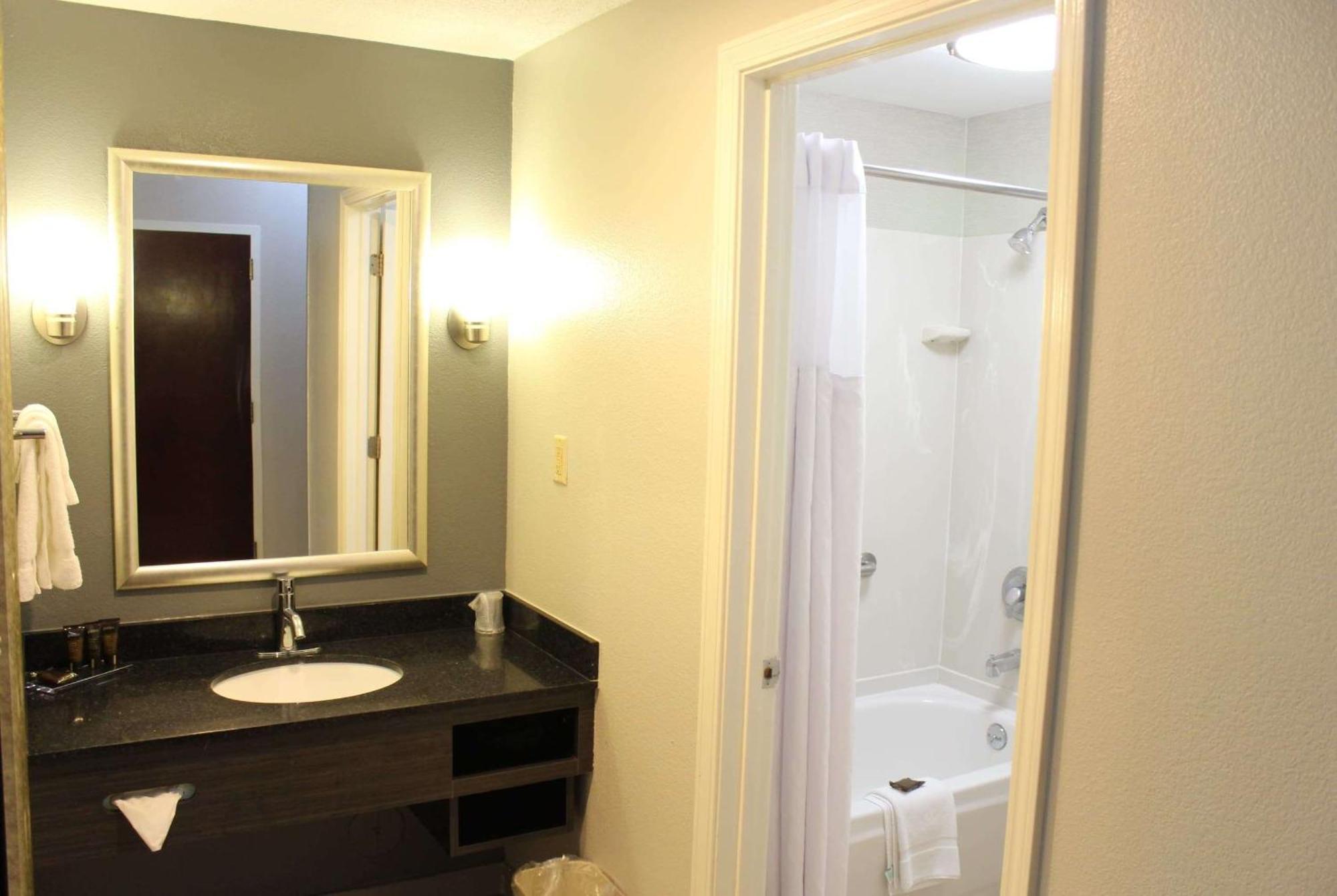 Wingate By Wyndham Savannah I-95 North Port Wentworth Esterno foto